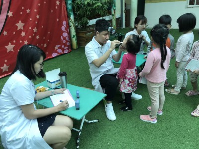 Khám sức khỏe định kỳ cho trẻ năm học 2019 - 2020