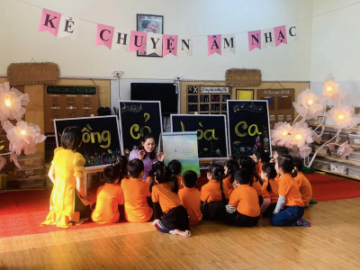 Chào đón các bạn đến với giờ học âm nhạc “Đồng cỏ hoà ca” của cô và trò lớp MGL - A3