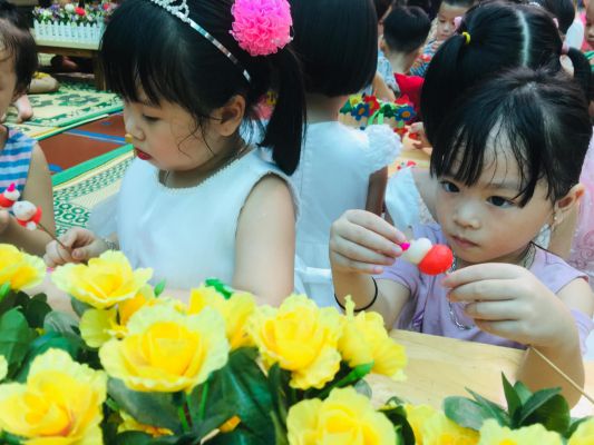 Chúng mình cùng nhau so tài nặn Tò He nhé