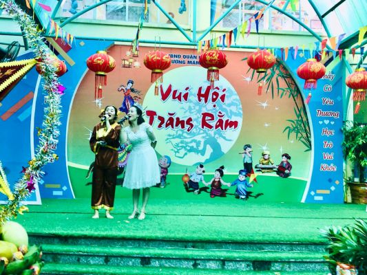 Chị Hằng - Chú Cuội cùng nhau chơi Trăng