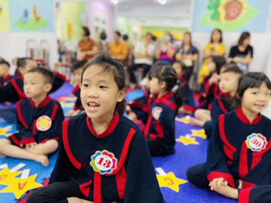 các bạn nhỏ tự tin thi đấu hết mình