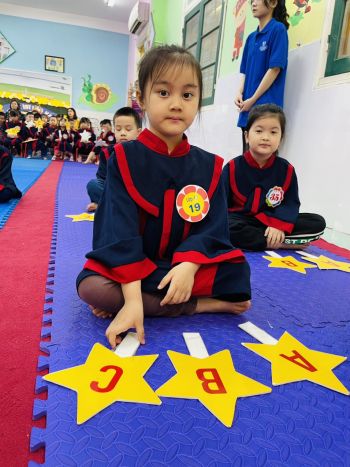 Thần thái tự tin, quyết đoán chọn đáp án