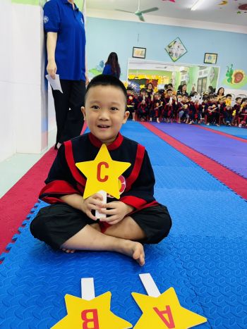 Bạn Minh Đức vui tươi nhí nhảnh, thông minh xuất sắc