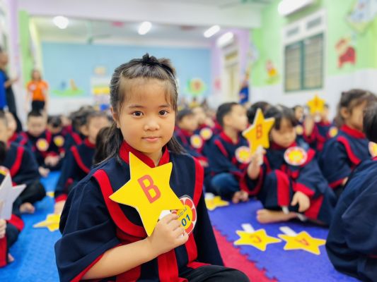 Niềm vui rạng rỡ khi đã lựa chọn được đáp án đúng của thí sinh nhỏ tuổi