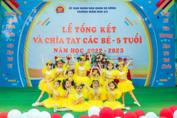Màn trình diễn vô cùng đặc sắc và ý nghĩa của các bạn nhỏ trường Mầm non 3 - 2