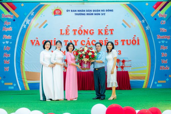 Những tình cảm thân thương của toàn thể CMHS dành tặng đến các cô giáo trong Ban giám hiệu