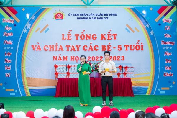 Mở đầu chương trình là 2 MC thanh lịch và duyên dáng: Thanh Hường - Mạnh Dũng