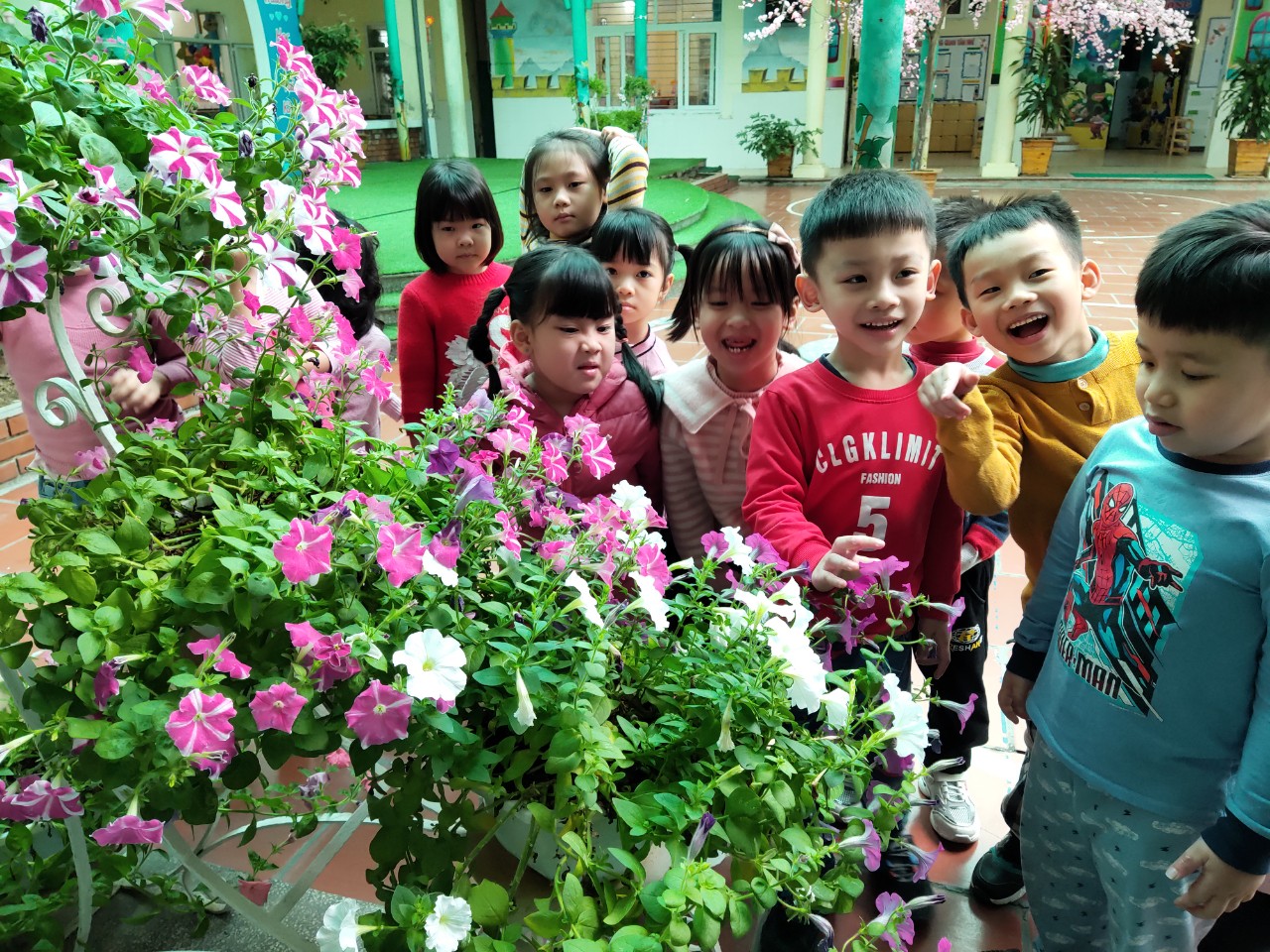 Ngày đầu tiên đến trường của bé sau kỳ nghỉ dịch