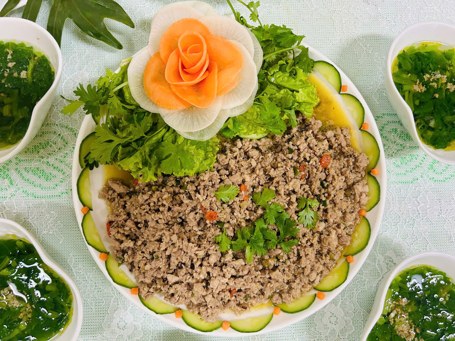 chào mừng ngày Nhà giáo Việt Nam 20/11 với thực đơn món ăn mới: Thịt ngan, thịt lợn om kỳ tử, táo đỏ.